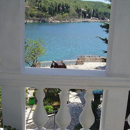 Vila Jadranka Apartments And Rooms Omišalj Eksteriør bilde