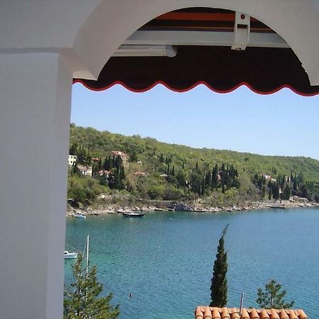 Vila Jadranka Apartments And Rooms Omišalj Eksteriør bilde