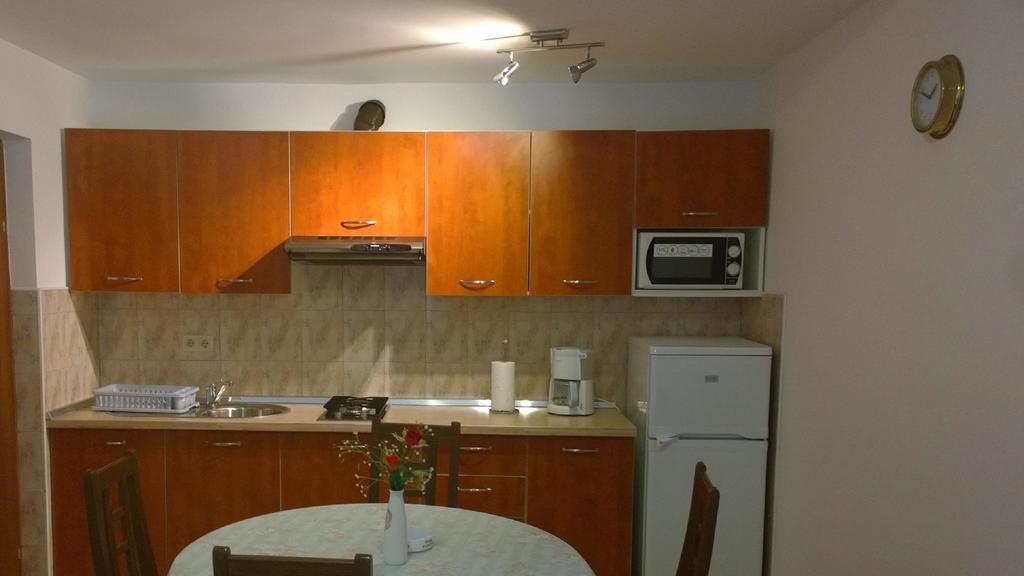 Vila Jadranka Apartments And Rooms Omišalj Rom bilde